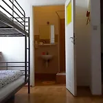 艺术旅舍 *